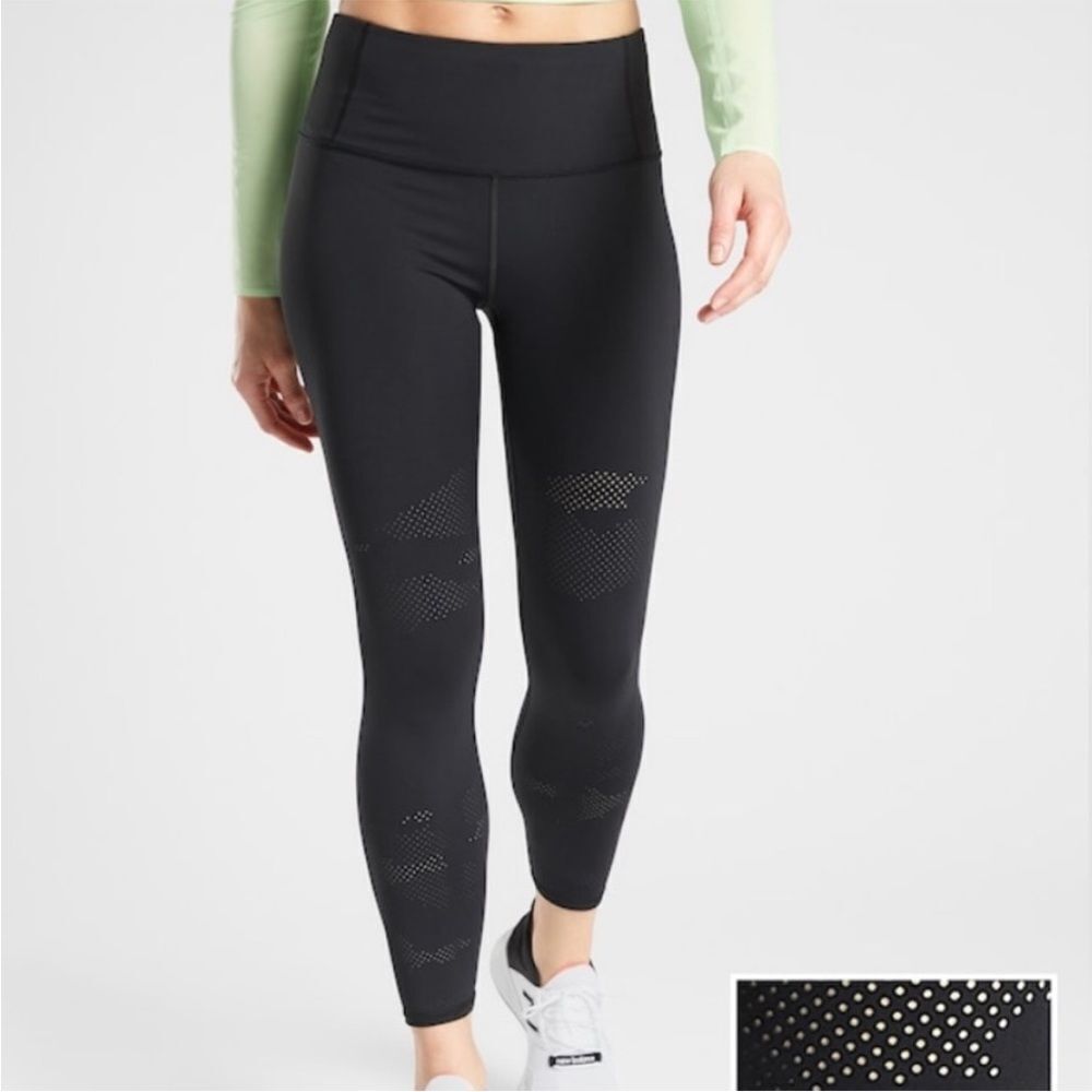 LIKE NEW ATHLETA PERSISTENCE LASER CUT LEGGINGS 7/8 MEDIUM